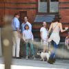 Exclusif - Chris O'Neill, sa mère Eva O'Neill et des proches au pied du Hovstallet, sa résidence à Stockholm avec la princesse Madeleine, au lendemain du baptême de la princesse Leonore, le 9 juin 2014