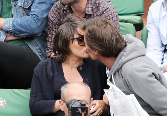 Le journaliste Pascal Humeau et sa compagne la journaliste Amandine Bégot (enceinte) - People au village des Internationaux de France de tennis de Roland Garros à Paris, le 29 mai 2015 