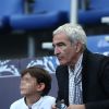 Raymond Domenech et son fils Merlin au Stade de France le 30 mai 2015 pour la finale de la Coupe de France PSG-Auxerre (1-0).