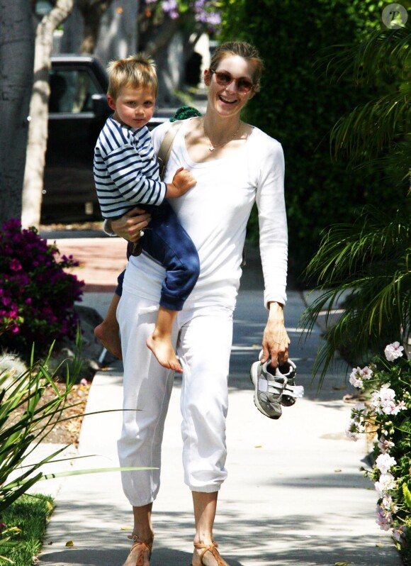 Kelly Rutherford avec son fils Hermés Gustaf Daniel Giersch à Beverly Hills, le 12 juin 2010