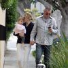Kelly Rutherford à West Hollywood avec sa fille Helena Grace, et son nouveau compagnon, le 18 mai 2010
