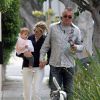 Kelly Rutherford à West Hollywood avec sa fille Helena Grace, et son nouveau compagnon, le 18 mai 2010