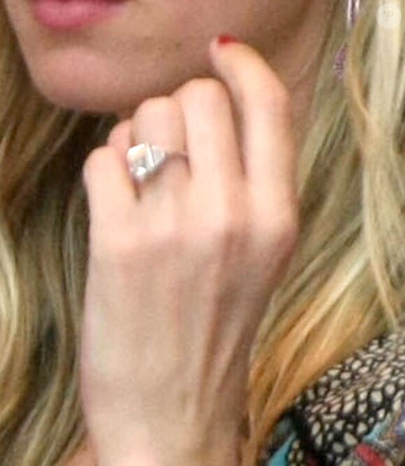 Nicky Hilton est allée dans un salon de manucure à Beverly Hills. Nicky porte une jolie bague de fiançailles et prépare son mariage avec James Rothschild, le 20 mai 2015