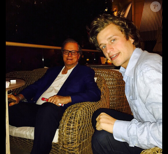 Conrad Hilton a ajouté une photo de lui et son père à son compte Instagram, le 10 février 2015