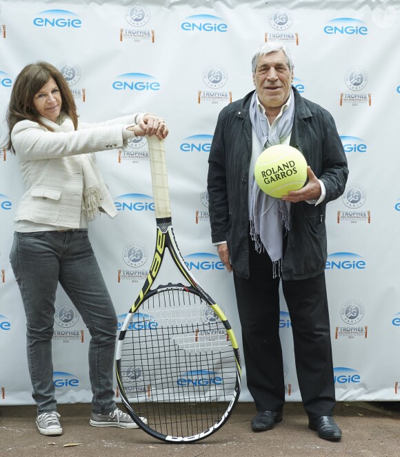 Framboise Holtz et Jean-Pierre Castaldi, lors du premier jour du 23e Trophée des personnalités Roland Garros, à Paris, le mardi 2 juin 2015.