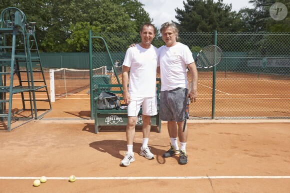 Jean-Philippe Doux et Denis Charvet, lors du premier jour du 23e Trophée des personnalités Roland Garros, à Paris, le mardi 2 juin 2015.