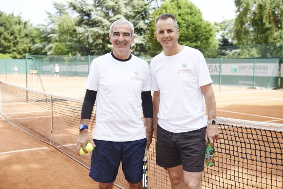 Raymond Domenech et Bernard de La Villardière lors du premier jour du 23e Trophée des personnalités Roland Garros, à Paris, le mardi 2 juin 2015.