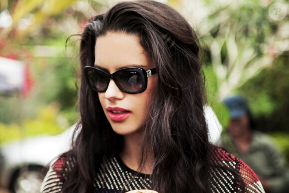 Adriana Lima pose pour la nouvelle campagne "Vogue Eyewear"  à Rio de Janeiro, le 3 juin 2015.