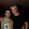 Exclusif - François Vincentelli et Jonathan Cohen - L'équipe de la série "Hard" aux platines du restaurant La Gioia lors de la soirée "Les musiques de la Gioia" à Paris, le 3 juin 2015.