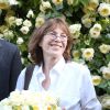 Jane Birkin baptise la rose Amnesty Intertionational, dont elle est la marraine, au jardin des Tuileries à Paris, le 4 juin 2015.