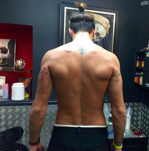 Thomas Vergara dévoile son nouveau tatouage ou plutot sa cicatrice ! Juin 2015.