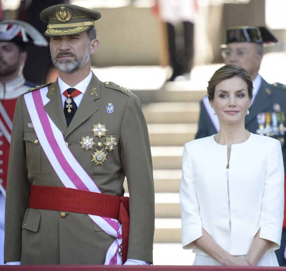 Le roi Felipe et la reine Letizia d'Espagne lors des célébrations des Forces Armées sur la place de la Lealtad à Madrid, le 6 juin 2015.