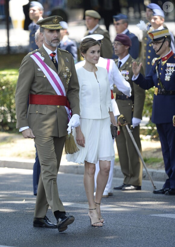 Le roi Felipe et la reine Letizia d'Espagne lors des célébrations des Forces Armées sur la place de la Lealtad à Madrid, le 6 juin 2015.