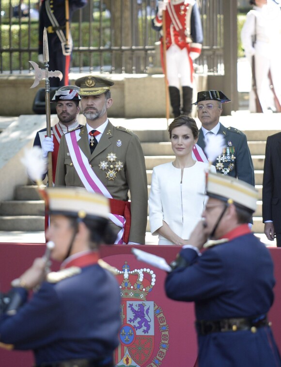 Le roi Felipe et la reine Letizia d'Espagne lors des célébrations des Forces Armées sur la place de la Lealtad à Madrid, le 6 juin 2015.