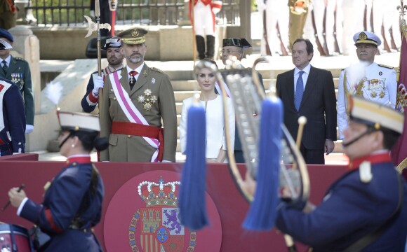 Le roi Felipe et la reine Letizia d'Espagne lors des célébrations des Forces Armées sur la place de la Lealtad à Madrid, le 6 juin 2015.