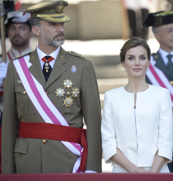 Le roi Felipe et la reine Letizia d'Espagne lors des célébrations des Forces Armées sur la place de la Lealtad à Madrid, le 6 juin 2015.