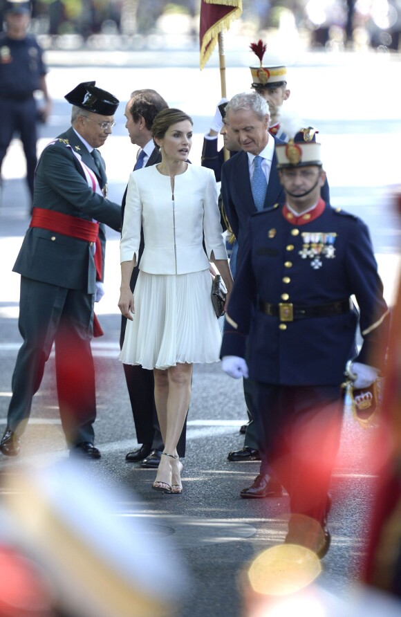 Le roi Felipe et la reine Letizia d'Espagne lors des célébrations des Forces Armées sur la place de la Lealtad à Madrid, le 6 juin 2015.