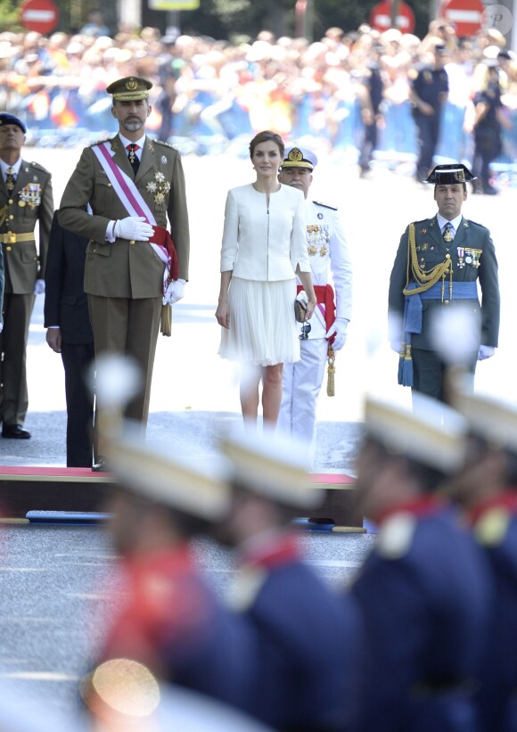 Le roi Felipe et la reine Letizia d'Espagne lors des célébrations des Forces Armées sur la place de la Lealtad à Madrid, le 6 juin 2015.