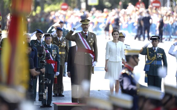 Le roi Felipe et la reine Letizia d'Espagne lors des célébrations des Forces Armées sur la place de la Lealtad à Madrid, le 6 juin 2015.
