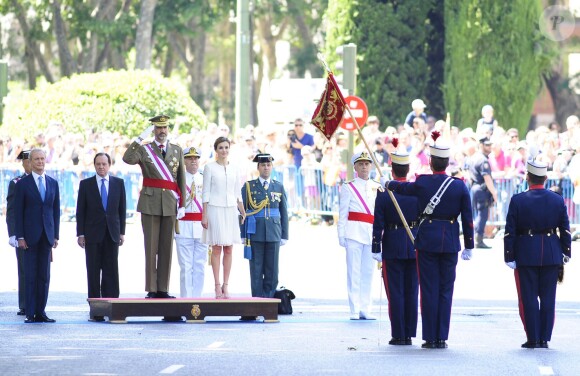 Le roi Felipe et la reine Letizia d'Espagne lors des célébrations des Forces Armées sur la place de la Lealtad à Madrid, le 6 juin 2015.