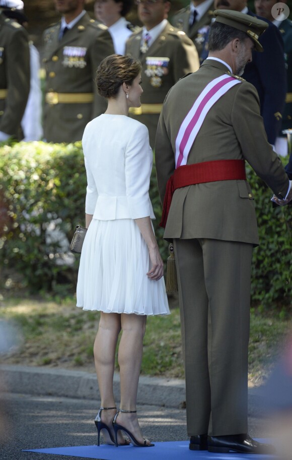 Le roi Felipe et la reine Letizia d'Espagne lors des célébrations des Forces Armées sur la place de la Lealtad à Madrid, le 6 juin 2015.