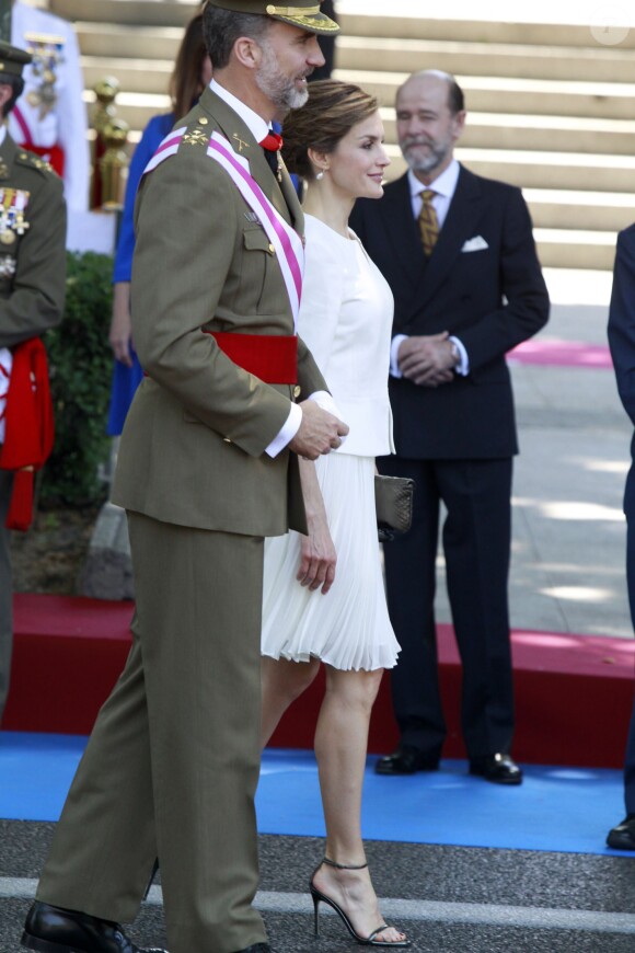 Le roi Felipe et la reine Letizia d'Espagne lors des célébrations des Forces Armées sur la place de la Lealtad à Madrid, le 6 juin 2015.