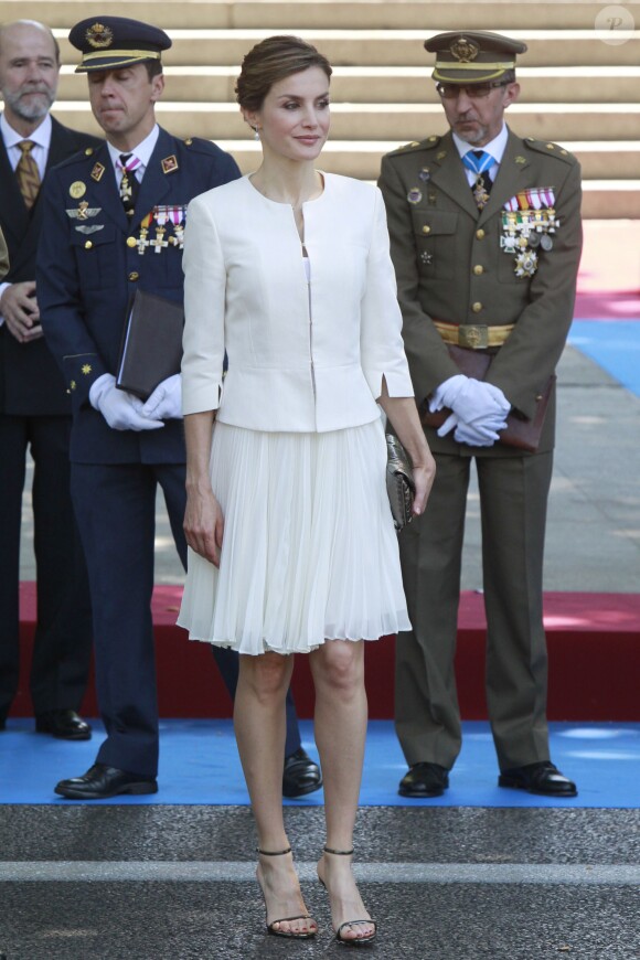 Le roi Felipe et la reine Letizia d'Espagne lors des célébrations des Forces Armées sur la place de la Lealtad à Madrid, le 6 juin 2015.