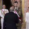 Le roi Felipe et la reine Letizia d'Espagne lors d'une cérémonie pendant la journée des Forces Armées au Palais Royal de Madrid, le 6 juin 2015.