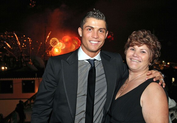 Cristiano Ronaldo avec sa mère à Funchal, le 31 décembre 2008. 