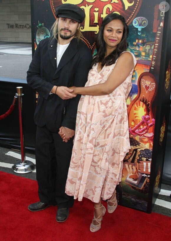 Zoe Saldana (enceinte) et son mari Marco Perego - Première du film "The Book of Life" à Los Angeles le 12 octobre 2014.