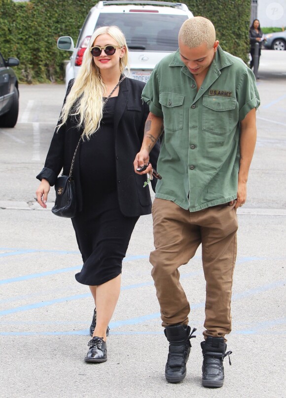 Ashlee Simpson, enceinte, et son mari Evan Ross son allés déjeuner au restaurant «Casa Vega» à Studio City, le 22 mai 2015