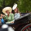 Catherine, duchesse de Cambridge, pour sa première activité royale après la naissance de la princesse Charlotte, et Camilla Parker Bowles, duchesse de Cornouailles, le 13 juin 2015 à Londres lors de Trooping the Colour, la parade annuelle en l'honneur de l'anniversaire de la reine Elizabeth II.