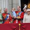 Camilla Parker Bowles, le prince Charles, le prince William, le prince George, Kate Middleton et la reine Elizabeth II au balcon de Buckingham lors de Trooping the Colour le 13 juin 2015 à Londres, parade qui célèbre l'anniversaire officiel de la reine.