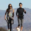 Exclusif - Cara Santana et Ashley Madekwe font de la randonnee sur les collines d'Hollywood, le 4 decembre 2013 