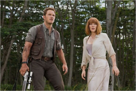 Chris Pratt et Bryce Dallas Howard dans Jurassic World.