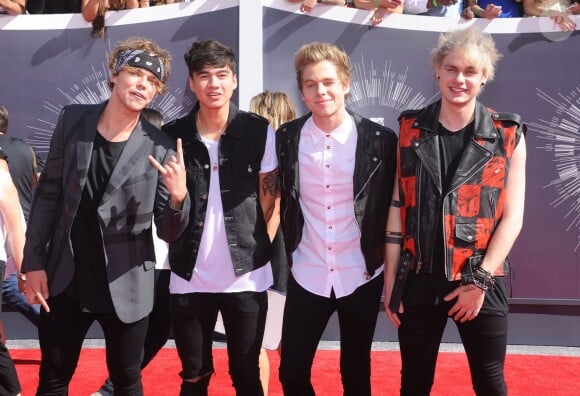 Le groupe 5 Seconds of Summer - Cérémonie des MTV Video Music Awards à Inglewood. Le 24 août 2014 