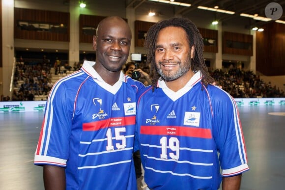 Lilian Thuram et Christian Karembeu lors d'un match de gala avec France 98 pour l'Academie Bernard Diomède à Issy-les-Moulineaux, le 1er juin 2015. 