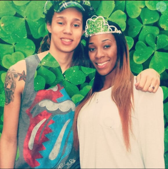 Glory Johnson et son épouse Brittney Griner, photo issue du compte Instagram de Glory Johnson, publiée le 18 mars 2015