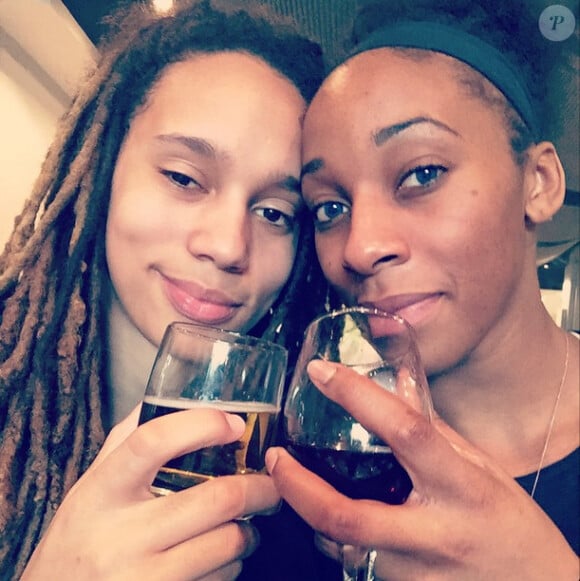 Glory Johnson et son épouse Brittney Griner, photo issue du compte Instagram de Glory Johnson, publiée le 7 mars 2015