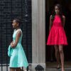 Malia et Sasha sortent de chez le premier ministre anglais David Cameron, le 17 juin 2015