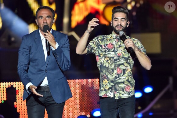 Exclusif - Nikos Aliagas et Kendji Girac, dans les arènes de Nîmes à l'occasion de la spéciale Fête de la musique de l'émission La Chanson de l'année sur TF1, le samedi 20 juin 2015.