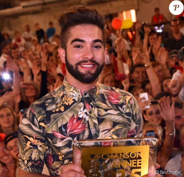 Exclusif - Kendji Girac reçoit le prix de La Chanson de l'Année 2015, dans les arènes de Nîmes à l'occasion de la spéciale Fête de la musique de l'émission La Chanson de l'année sur TF1, le samedi 20 juin 2015.