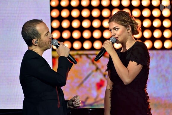 Exclusif - Le chanteur Calogero et Louane Emera, dans les arènes de Nîmes à l'occasion de la spéciale Fête de la musique de l'émission La Chanson de l'année sur TF1, le samedi 20 juin 2015.