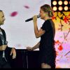 Exclusif - Le chanteur Calogero et Louane Emera, dans les arènes de Nîmes pendant les répétitions de la spéciale Fête de la musique de l'émission La Chanson de l'année sur TF1, le samedi 20 juin 2015.