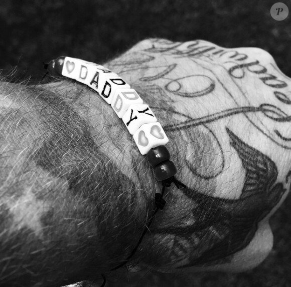 David Beckham poste une photo sur Instagram d'un bracelet que lui on offert ces enfant pour le fête des pères le 21 juin 2015.