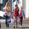 Denise Richards fait du shopping avec ses filles Sam et Lola à West Hollywood. La petite Sam s'est teint les cheveux en rouge! Le 9 mars 2015
