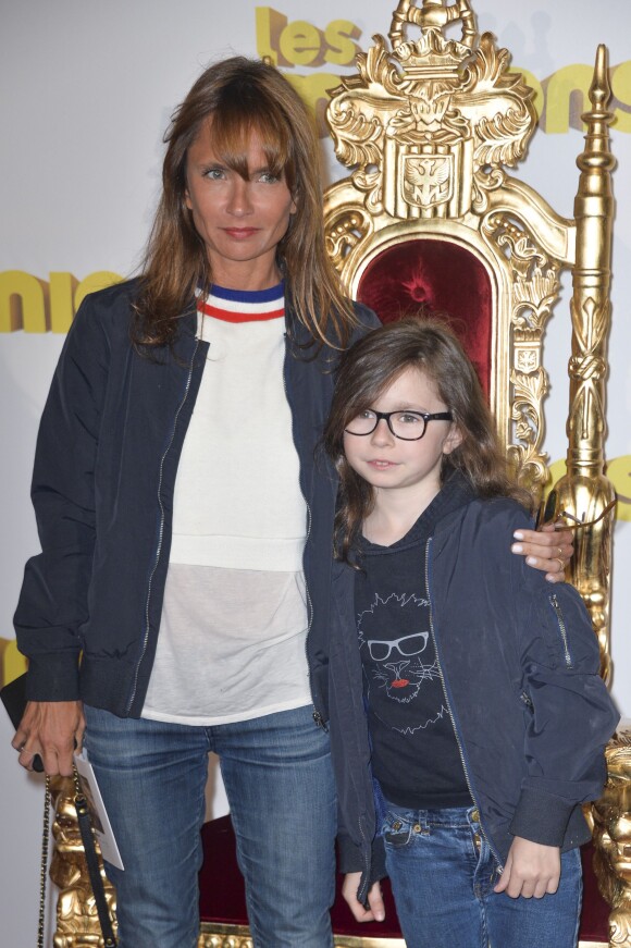 Axelle Laffont et sa fille Mitty - Avant première du film "Les Minions" au Grand Rex à Paris le 23 juin 2015
