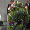 La reine Elisabeth II d'Angleterre - Le couple royal d'Angleterre a déposé une gerbe devant la sculpture "La mère et son fils mort" du mémorial Neue Wache dédié aux "victimes de la guerre et de la tyrannie" à Berlin. Le 24 juin 2015 