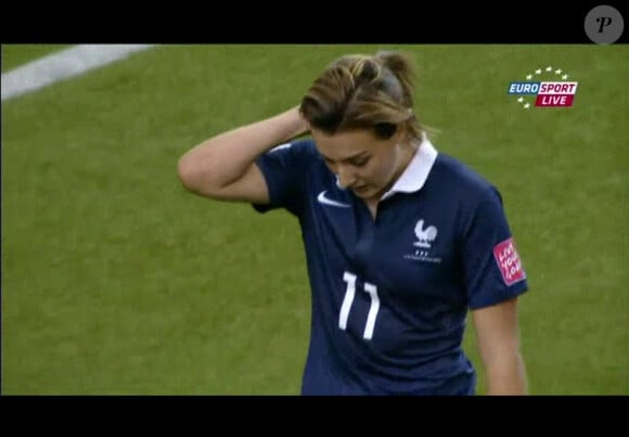 Claire Lavogez lors du quart de finale de Coupe du monde face à l'Allemagne à Montréal, le 26 juin 2015, après avoir vu son pénaly arrêté par la gardienne allemande