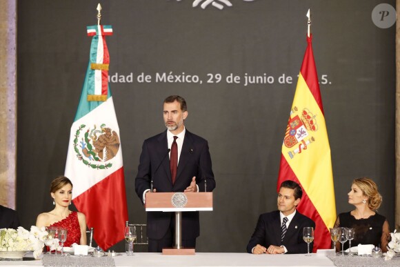 Angélica Rivera, la reine Lezizia d'Espagne, le roi Felipe VI d'Espagne, Enrique Pena Nieto - Dîner au palais national de Mexico lors de la visite officielle du roi Felipe VI et la reine Letizia d'Espagne au Mexique le 29 juin 2015. 